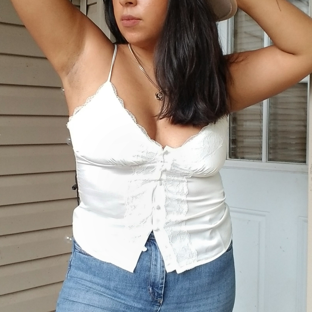 AFTERGLOW WHITE LACE CAMI TOP - Picture 6 of 10